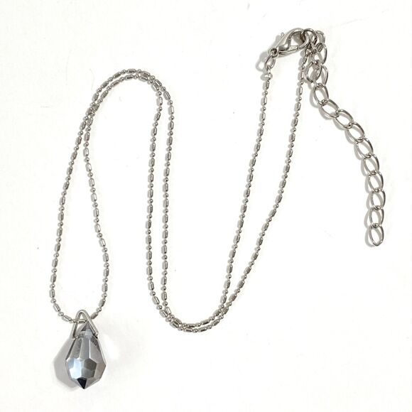 Gray Faceted Crystal Teardrop Pendant Necklace Silver Tone Dainty Chain 19” - Picture 9 of 9